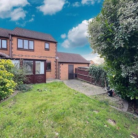 Clove, 3-4 Bed House With Garden, Free Parking, Sleeps 9 In Grays & Chafford Hundred Stifford 외부 사진