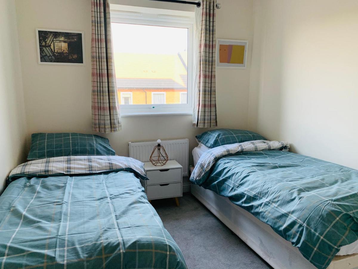 Clove, 3-4 Bed House With Garden, Free Parking, Sleeps 9 In Grays & Chafford Hundred Stifford 외부 사진