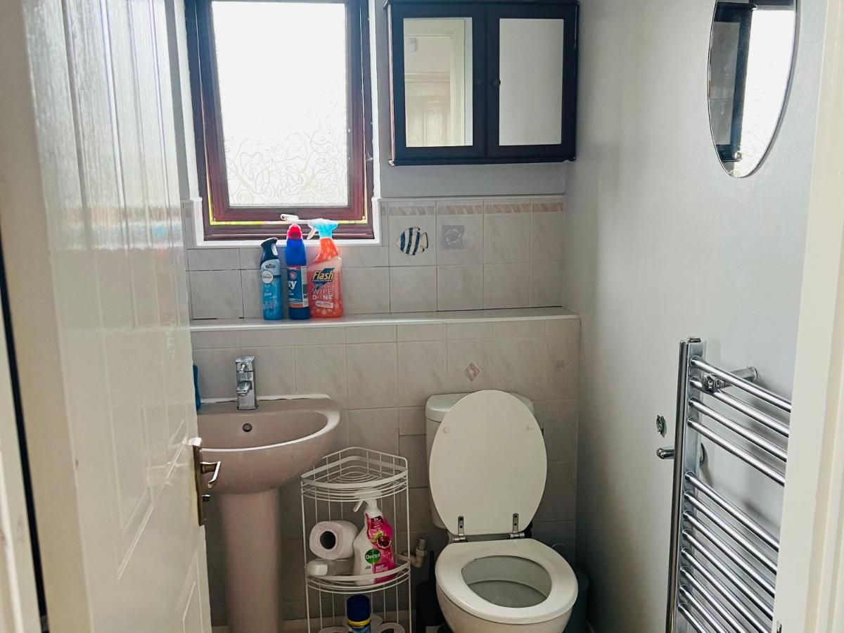 Clove, 3-4 Bed House With Garden, Free Parking, Sleeps 9 In Grays & Chafford Hundred Stifford 외부 사진