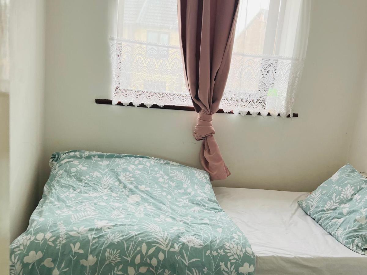 Clove, 3-4 Bed House With Garden, Free Parking, Sleeps 9 In Grays & Chafford Hundred Stifford 외부 사진