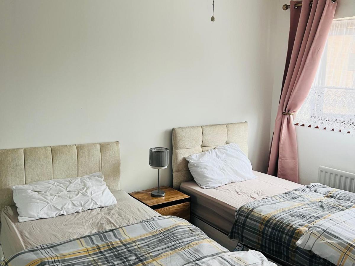Clove, 3-4 Bed House With Garden, Free Parking, Sleeps 9 In Grays & Chafford Hundred Stifford 외부 사진