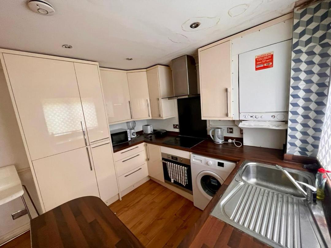 Clove, 3-4 Bed House With Garden, Free Parking, Sleeps 9 In Grays & Chafford Hundred Stifford 외부 사진