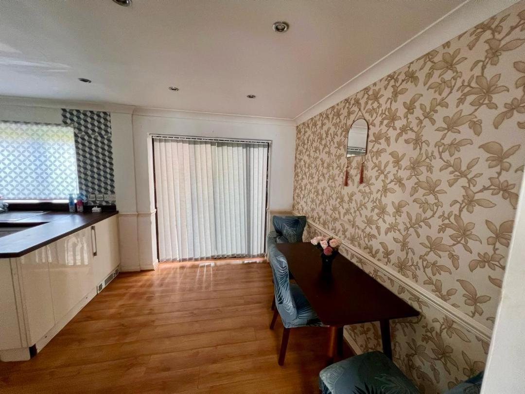 Clove, 3-4 Bed House With Garden, Free Parking, Sleeps 9 In Grays & Chafford Hundred Stifford 외부 사진