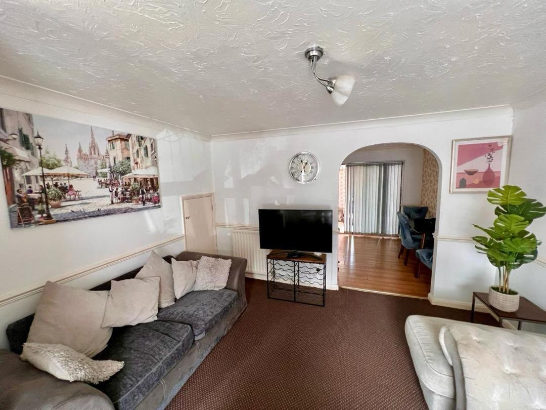 Clove, 3-4 Bed House With Garden, Free Parking, Sleeps 9 In Grays & Chafford Hundred Stifford 외부 사진