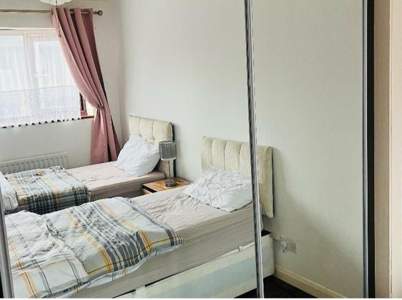 Clove, 3-4 Bed House With Garden, Free Parking, Sleeps 9 In Grays & Chafford Hundred Stifford 외부 사진