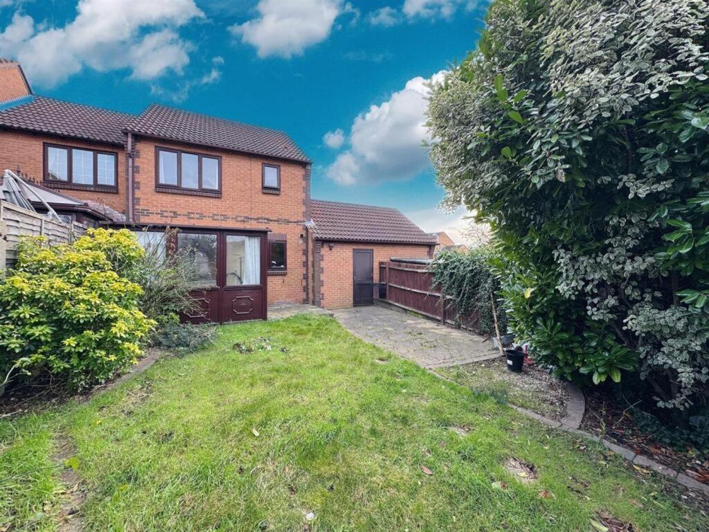 Clove, 3-4 Bed House With Garden, Free Parking, Sleeps 9 In Grays & Chafford Hundred Stifford 외부 사진