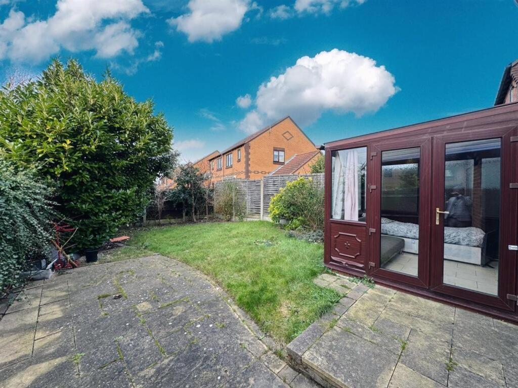 Clove, 3-4 Bed House With Garden, Free Parking, Sleeps 9 In Grays & Chafford Hundred Stifford 외부 사진