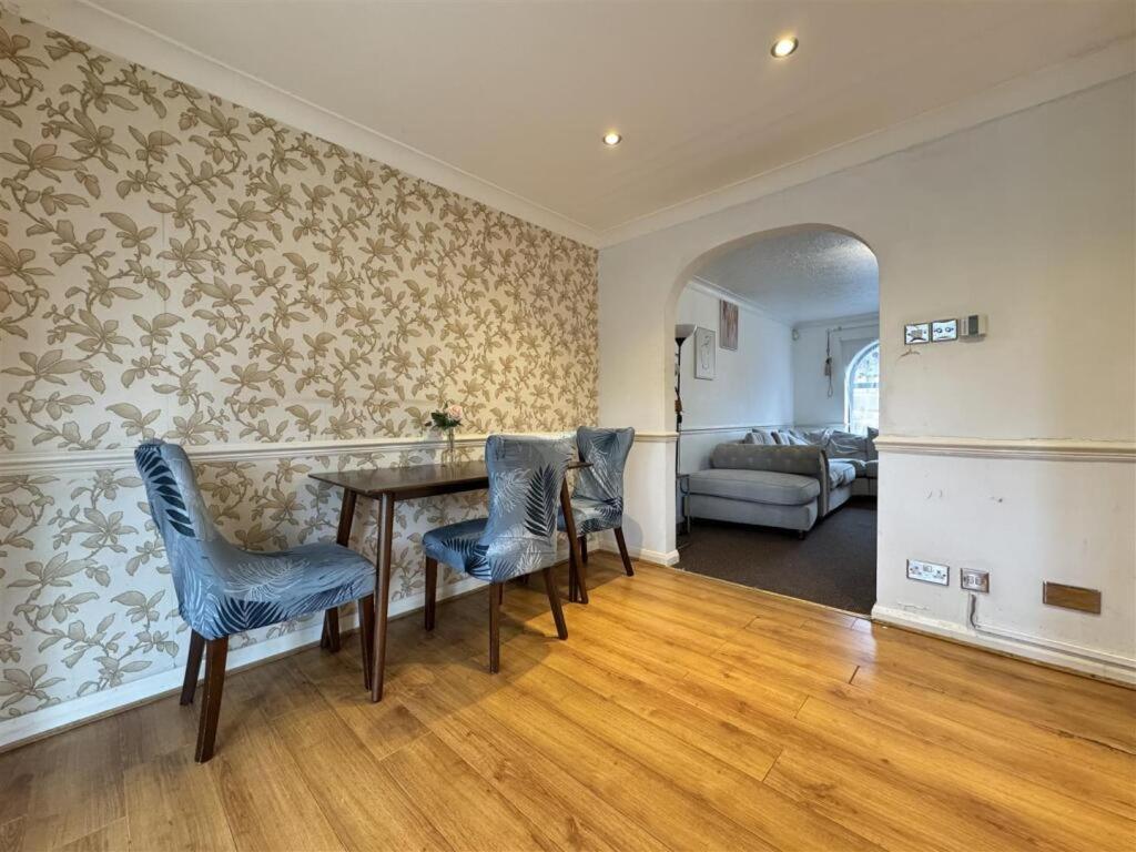 Clove, 3-4 Bed House With Garden, Free Parking, Sleeps 9 In Grays & Chafford Hundred Stifford 외부 사진