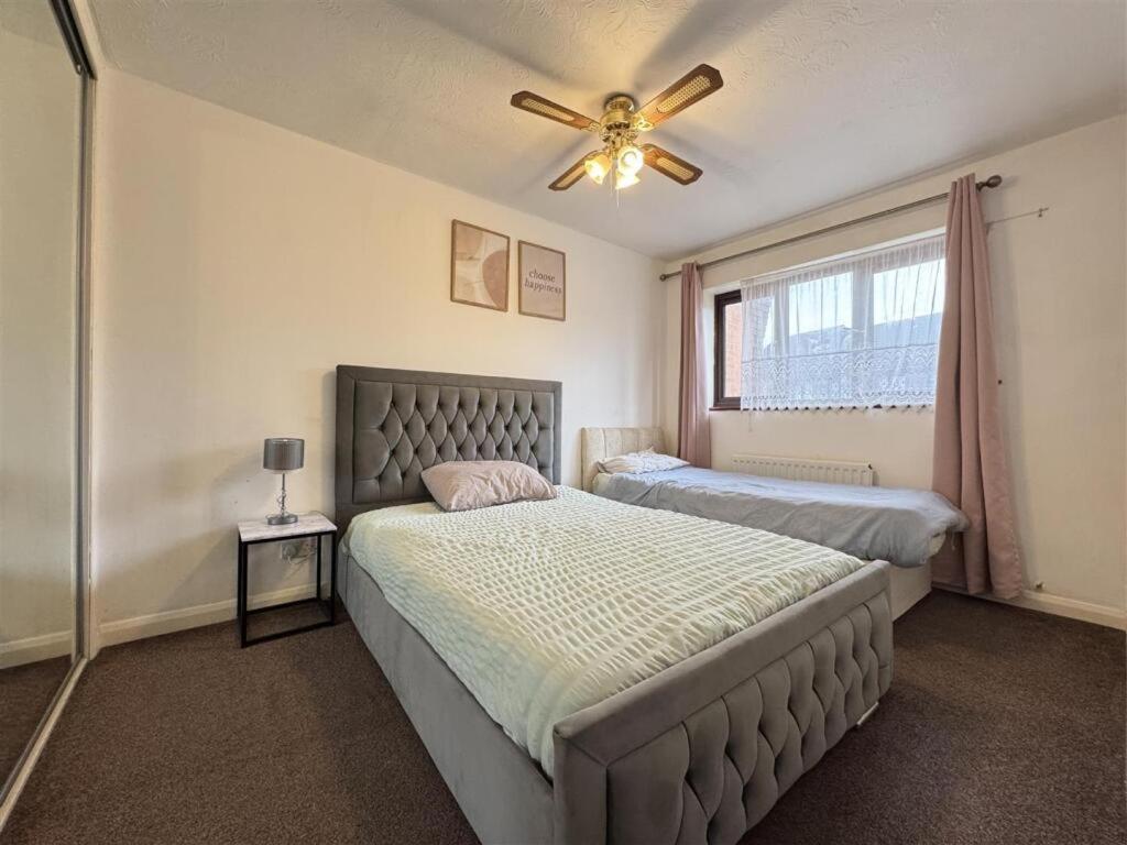 Clove, 3-4 Bed House With Garden, Free Parking, Sleeps 9 In Grays & Chafford Hundred Stifford 외부 사진