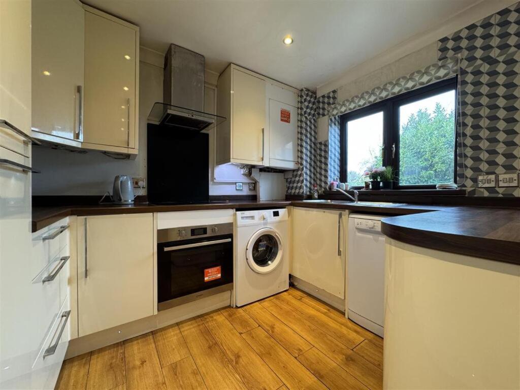 Clove, 3-4 Bed House With Garden, Free Parking, Sleeps 9 In Grays & Chafford Hundred Stifford 외부 사진