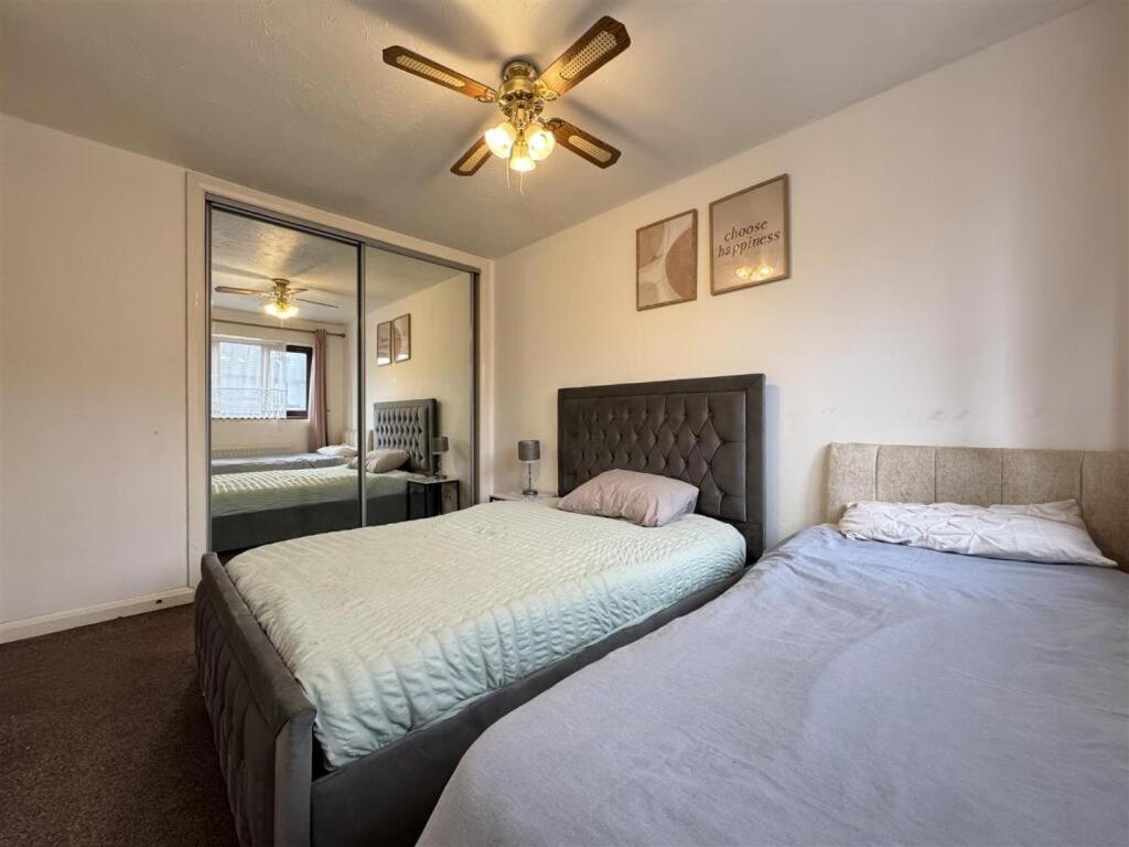 Clove, 3-4 Bed House With Garden, Free Parking, Sleeps 9 In Grays & Chafford Hundred Stifford 외부 사진