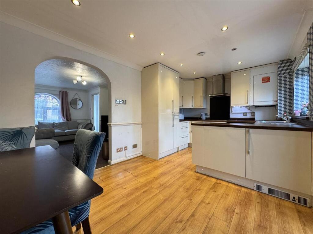 Clove, 3-4 Bed House With Garden, Free Parking, Sleeps 9 In Grays & Chafford Hundred Stifford 외부 사진