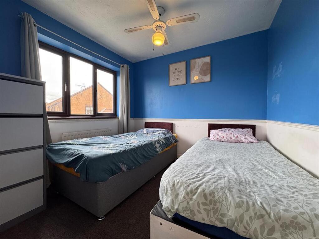 Clove, 3-4 Bed House With Garden, Free Parking, Sleeps 9 In Grays & Chafford Hundred Stifford 외부 사진