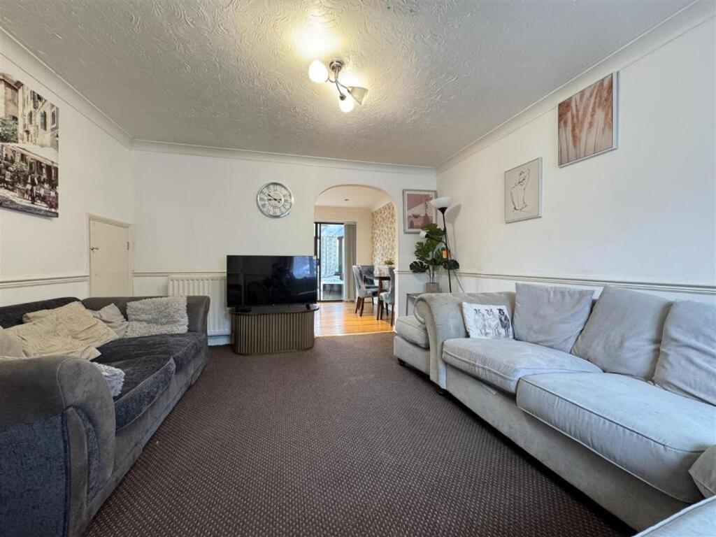 Clove, 3-4 Bed House With Garden, Free Parking, Sleeps 9 In Grays & Chafford Hundred Stifford 외부 사진