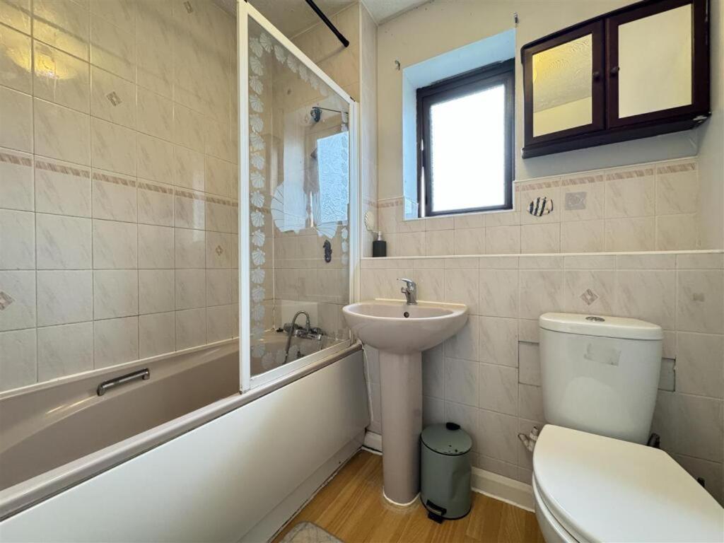 Clove, 3-4 Bed House With Garden, Free Parking, Sleeps 9 In Grays & Chafford Hundred Stifford 외부 사진