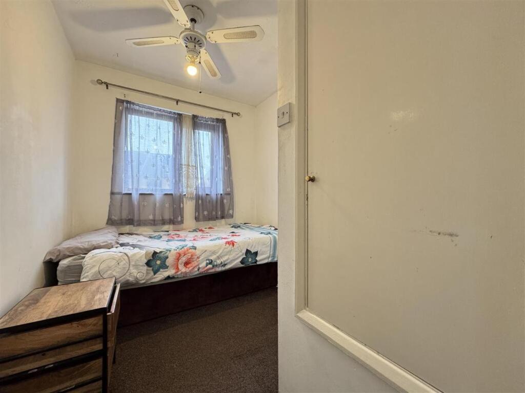 Clove, 3-4 Bed House With Garden, Free Parking, Sleeps 9 In Grays & Chafford Hundred Stifford 외부 사진